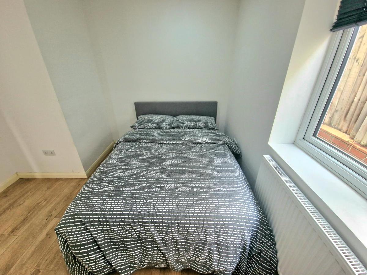 Mile End Budget Guesthouse London Ngoại thất bức ảnh
